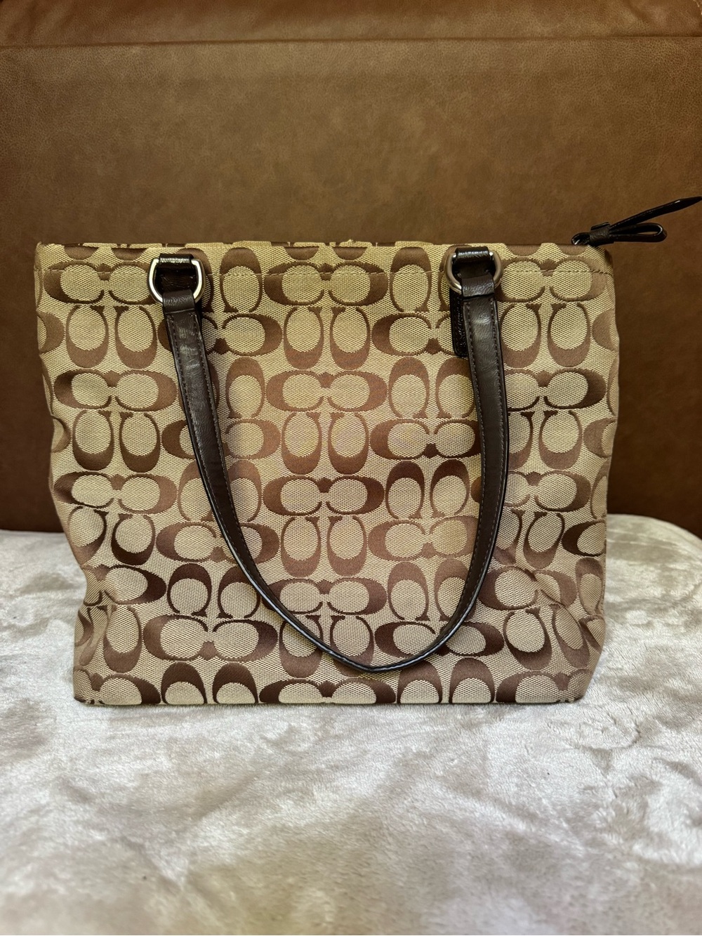 Coach small tote - Picture 2 of 9